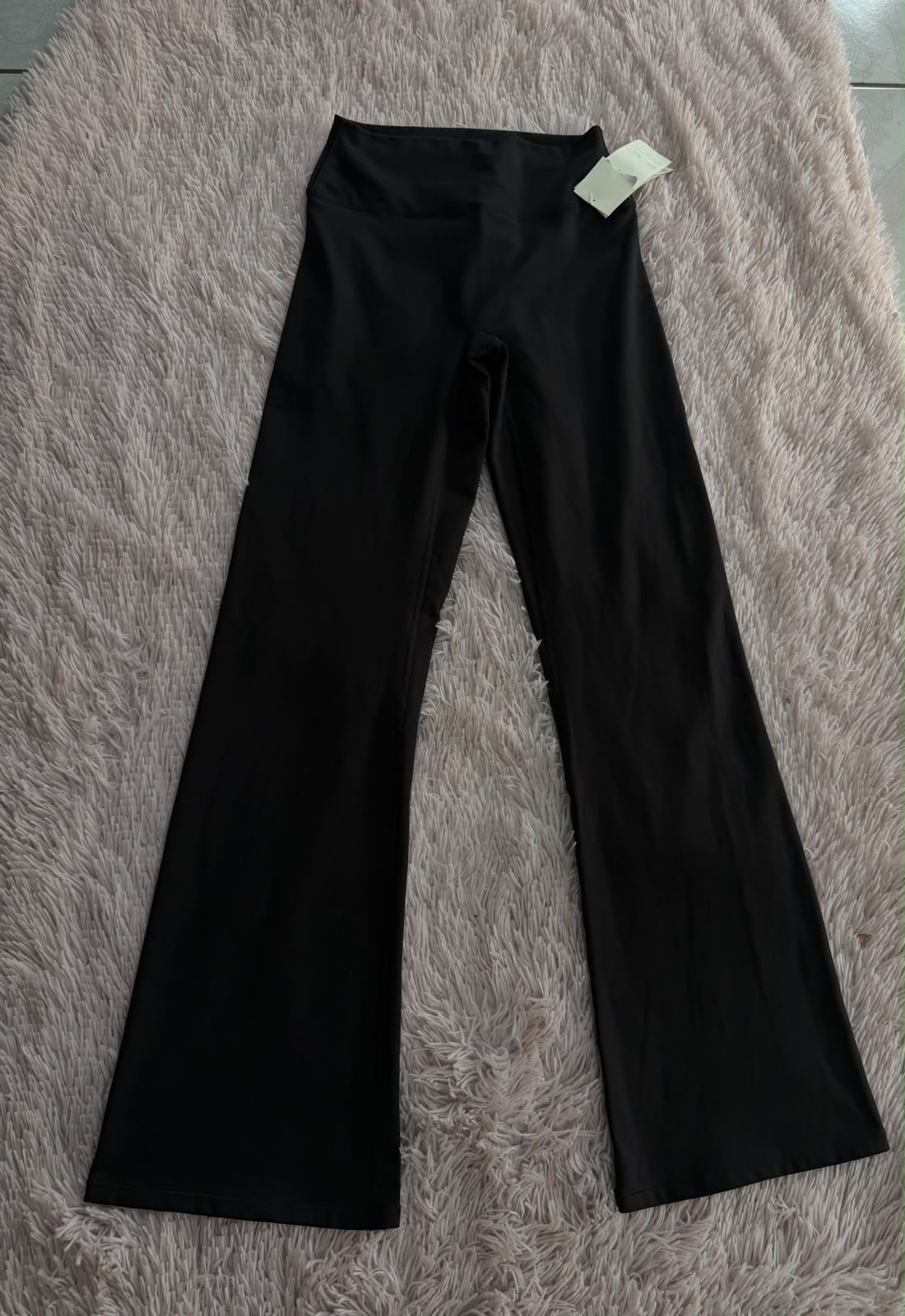 Pantalón deportivo negro acampanado Oysho