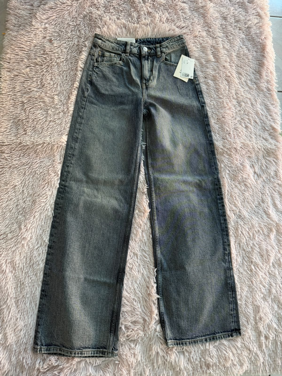 Jeans gris lavado de pierna ancha