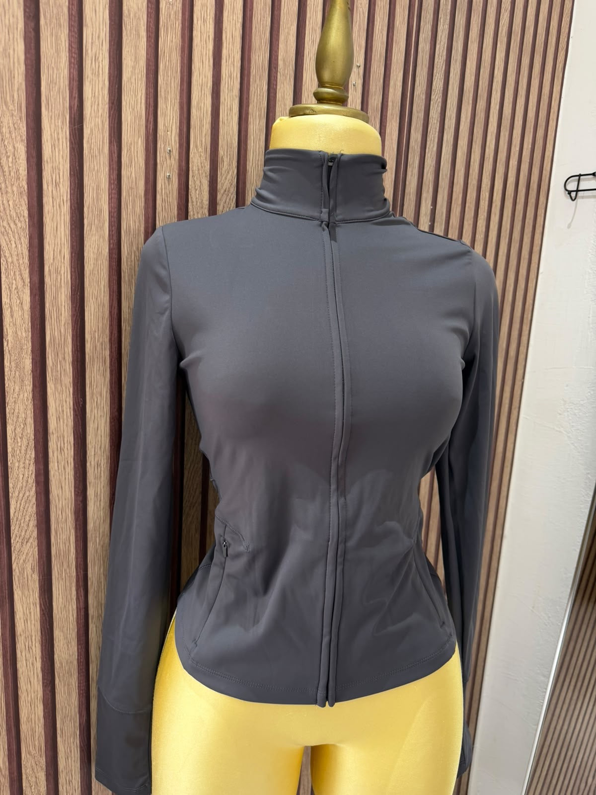 Suéter deportivo bershka