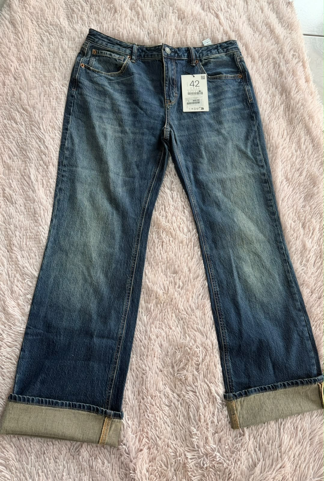 Jeans azules con vuelta en el bajo Zara
