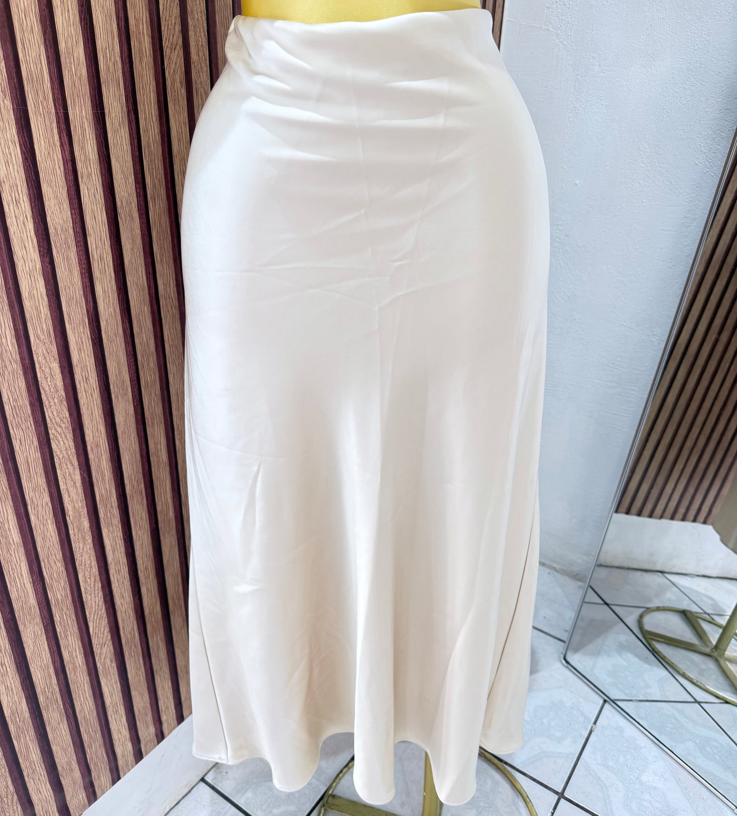 Falda satín Zara