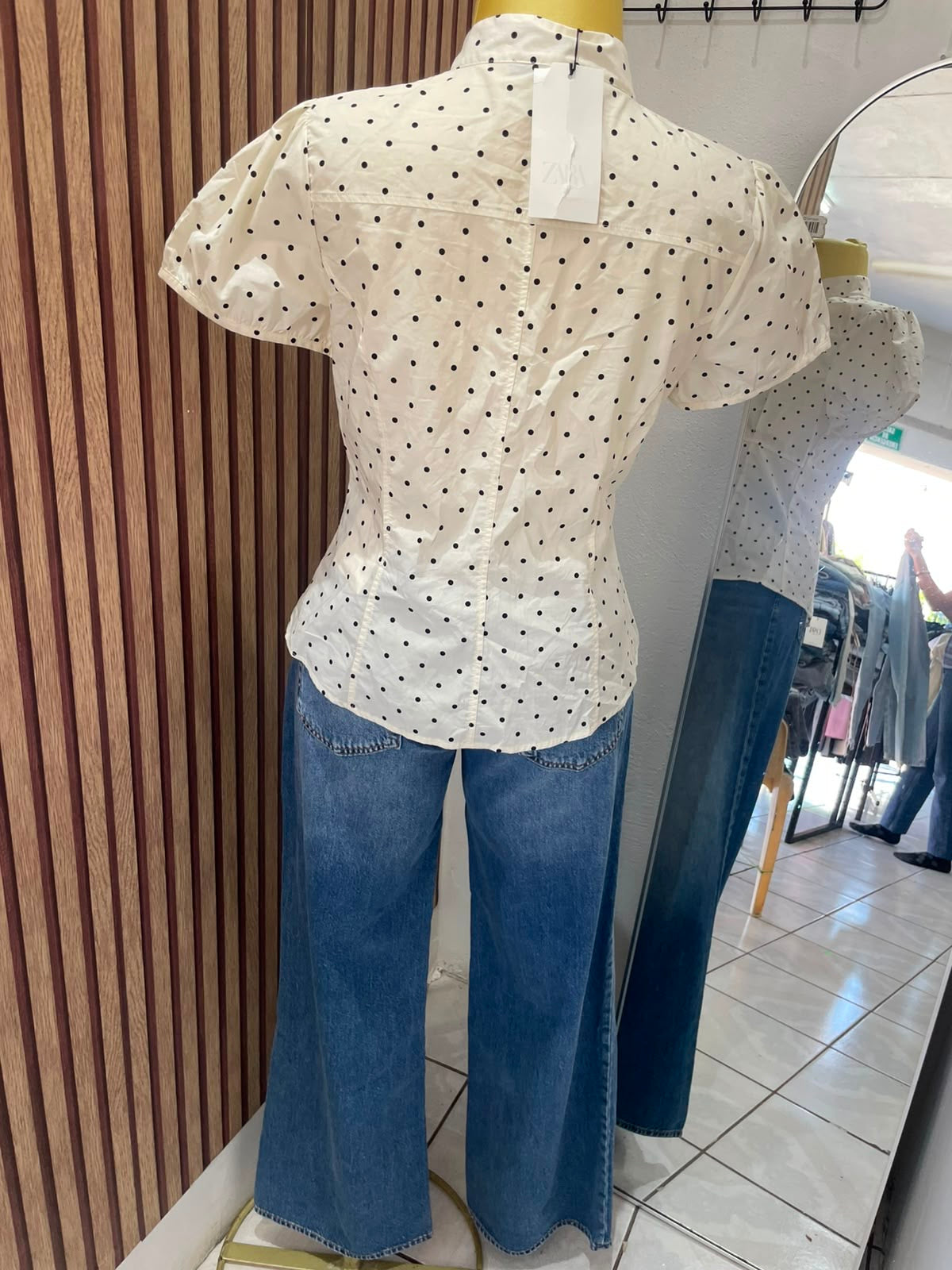 Blusa puntos Zara