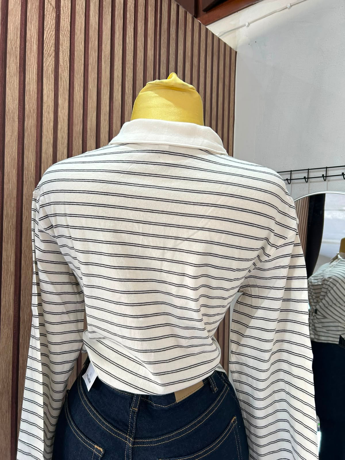 BLUSA CON CUELLO HYM