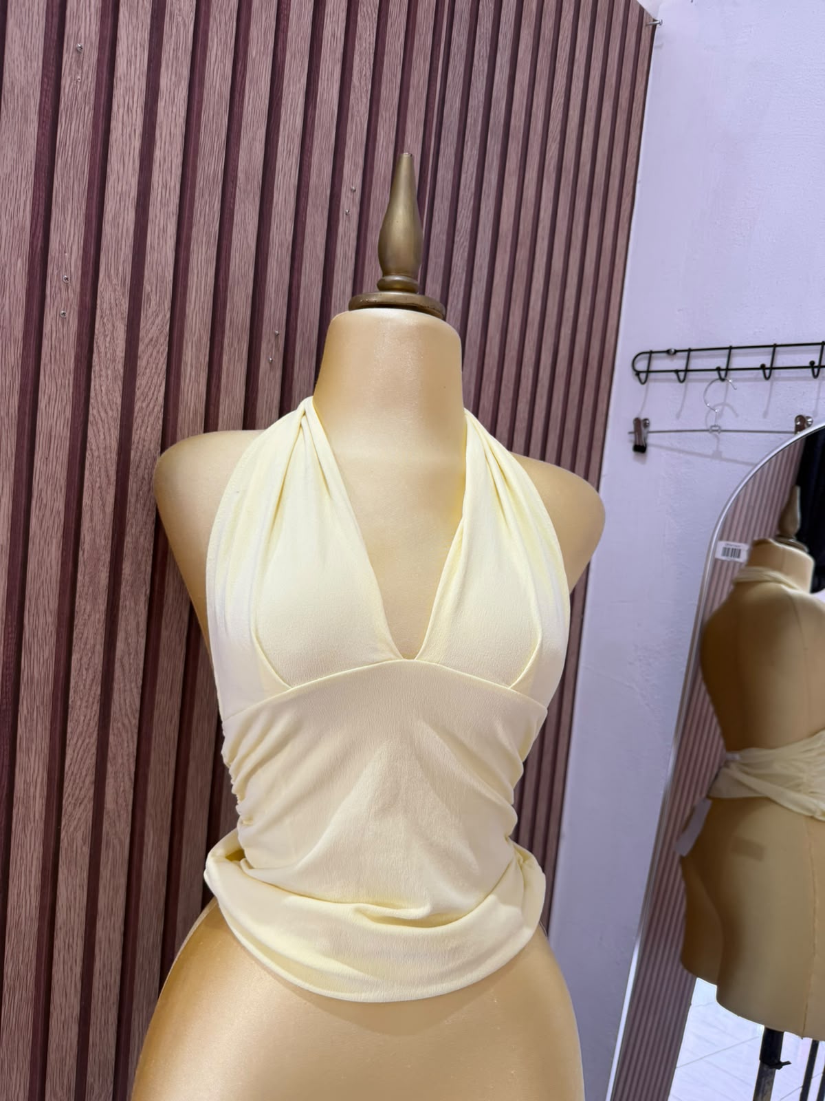 Top halter amarillo claro Zara