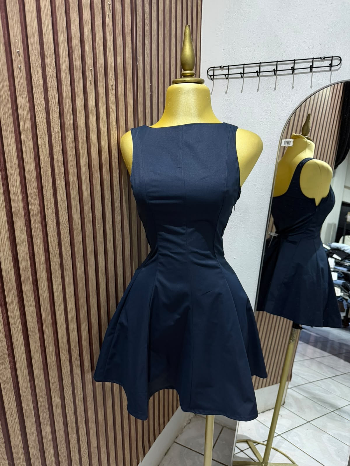 Vestido azul marino High Street sin mangas