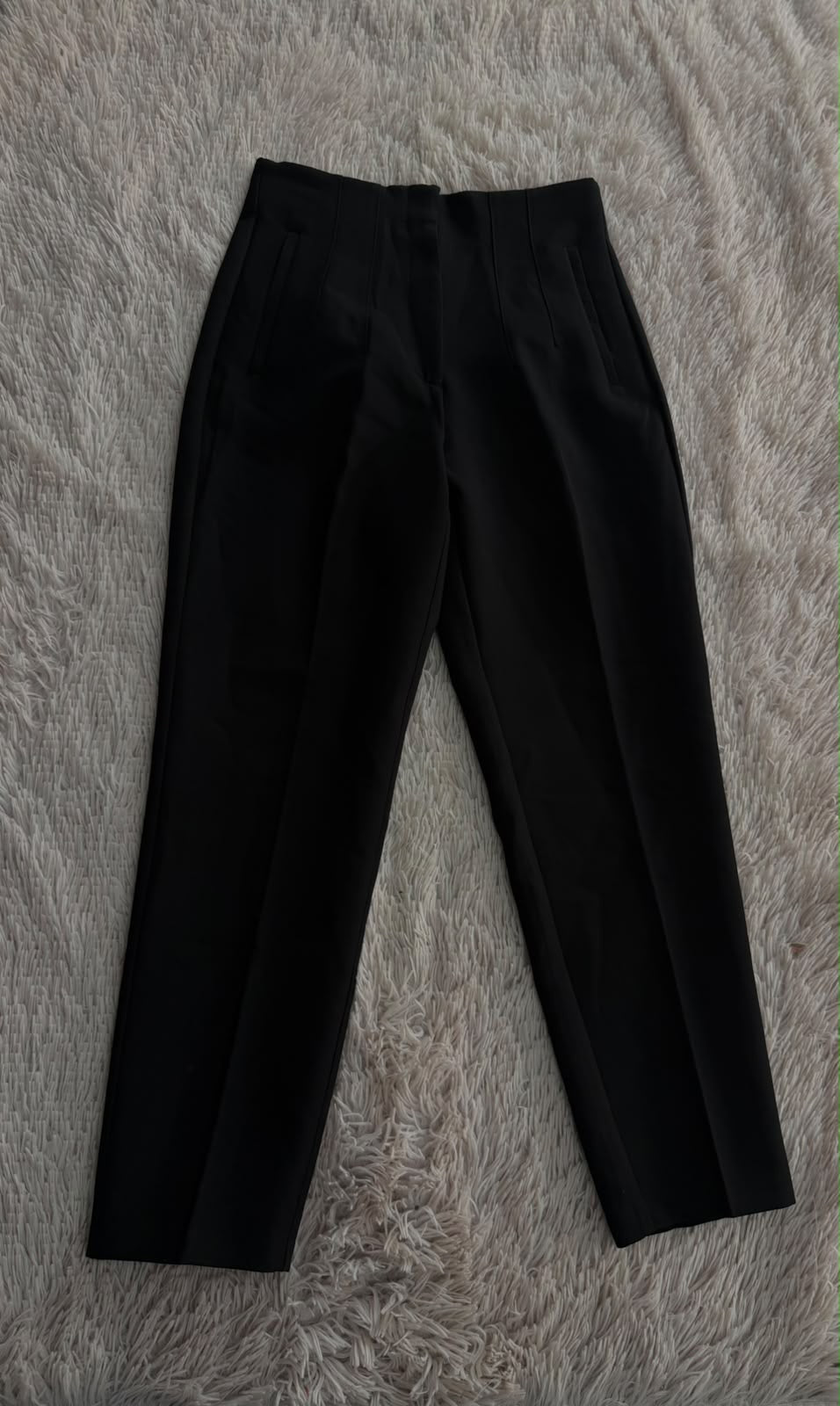 Pantalón negro de pinzas Zara