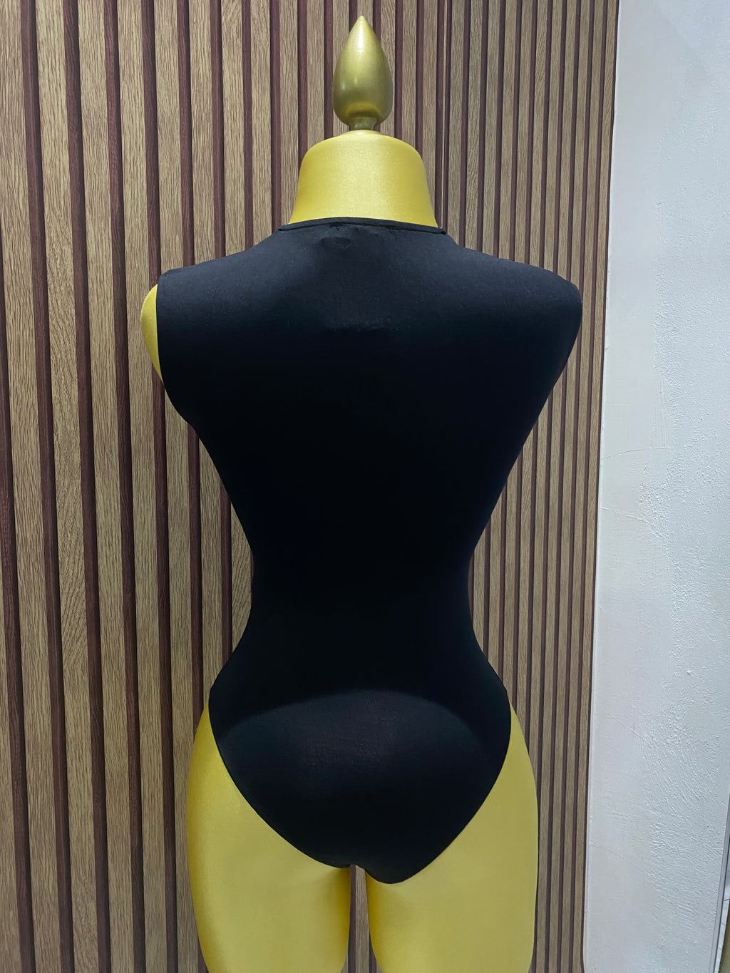 Body (STRADIVARIUS)