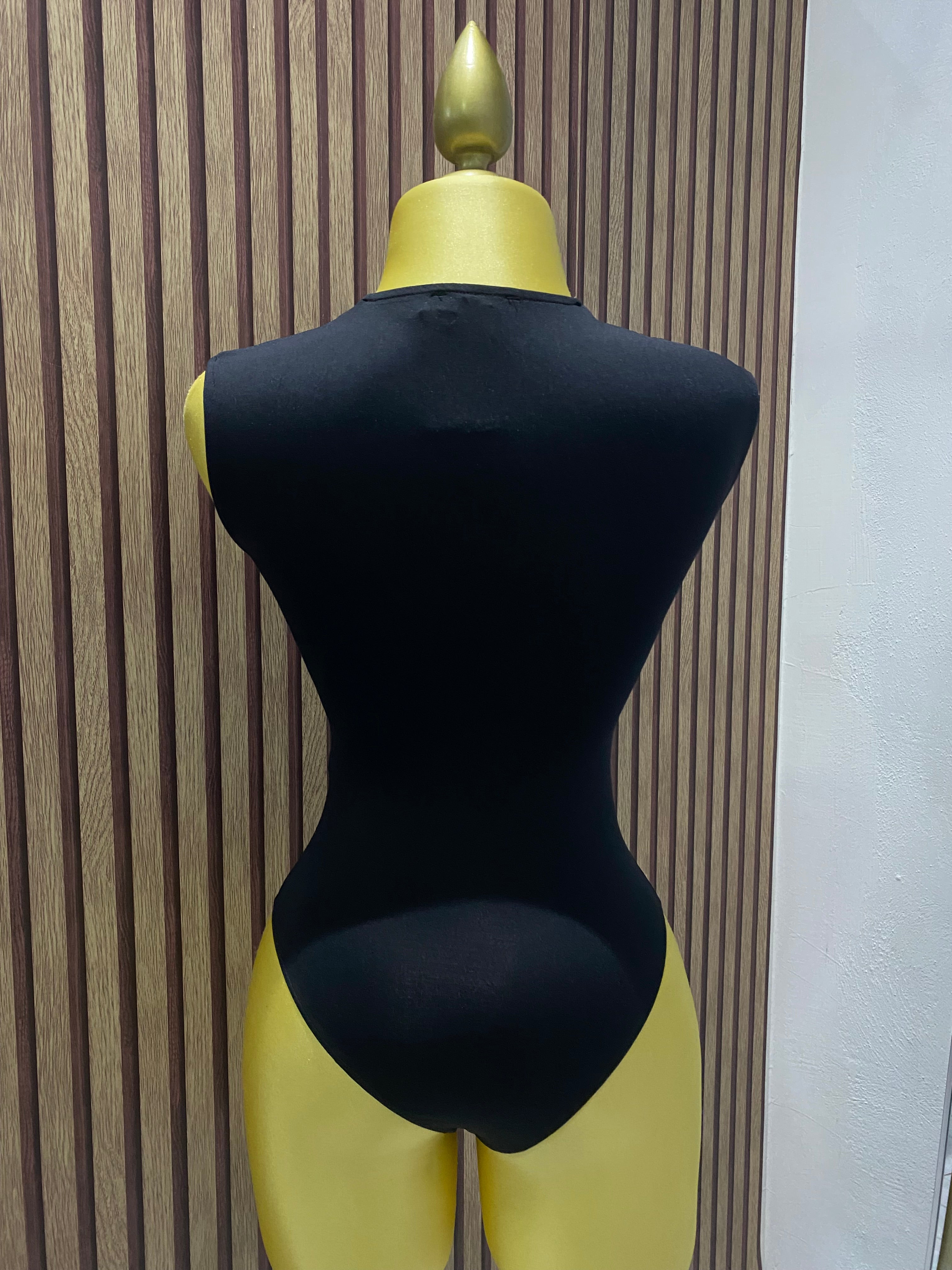 Body (STRADIVARIUS)