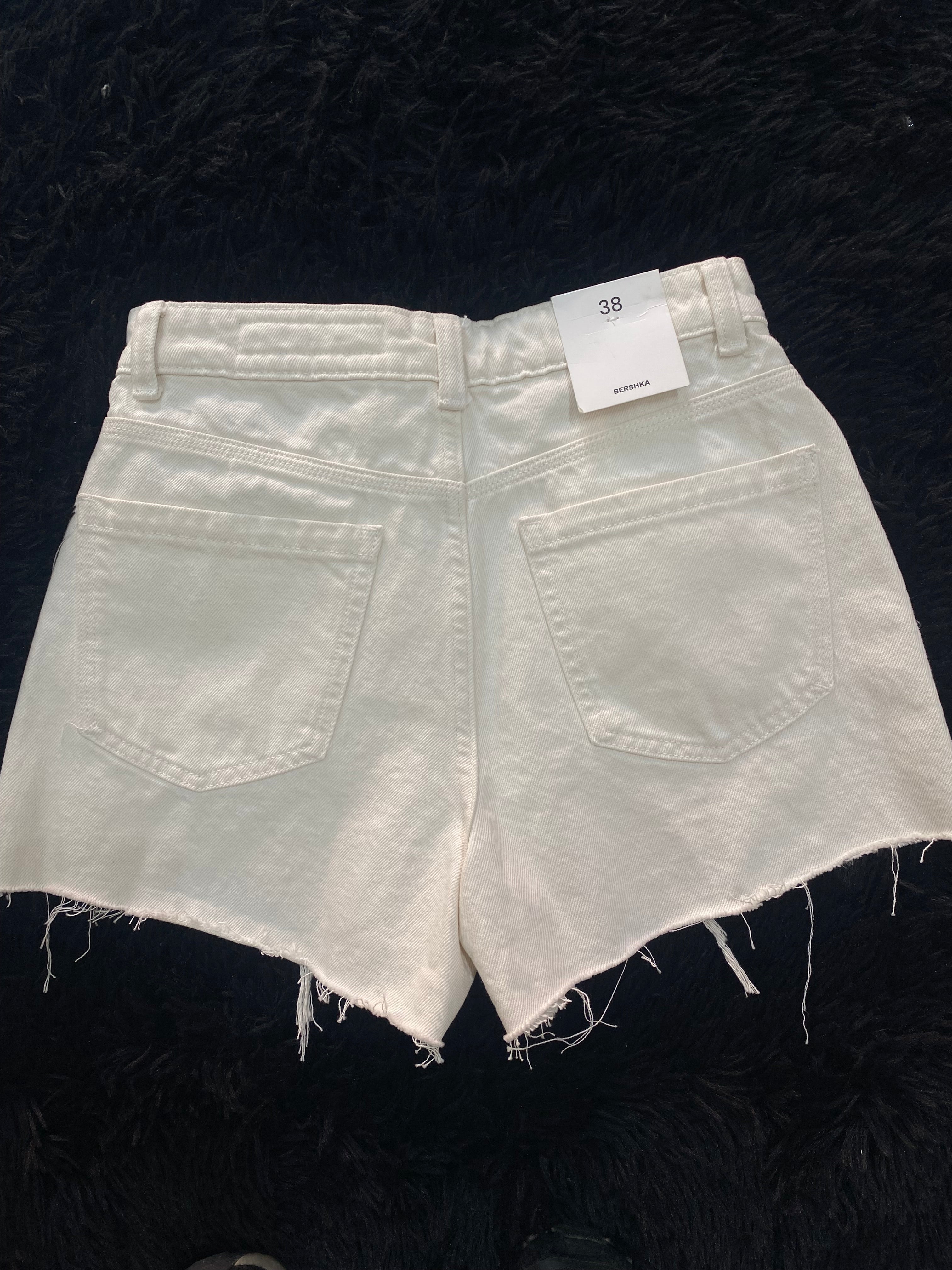 Short (BERSHKA)