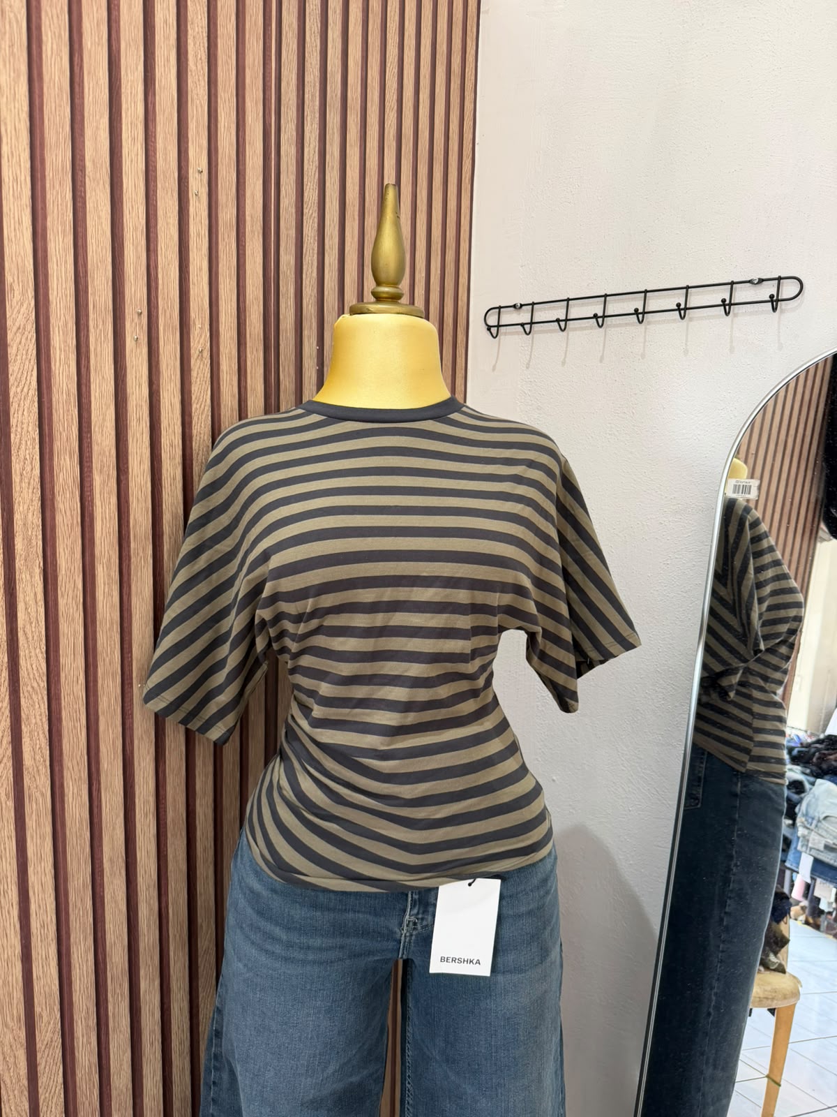 Blusa rayada básica Stradivarius