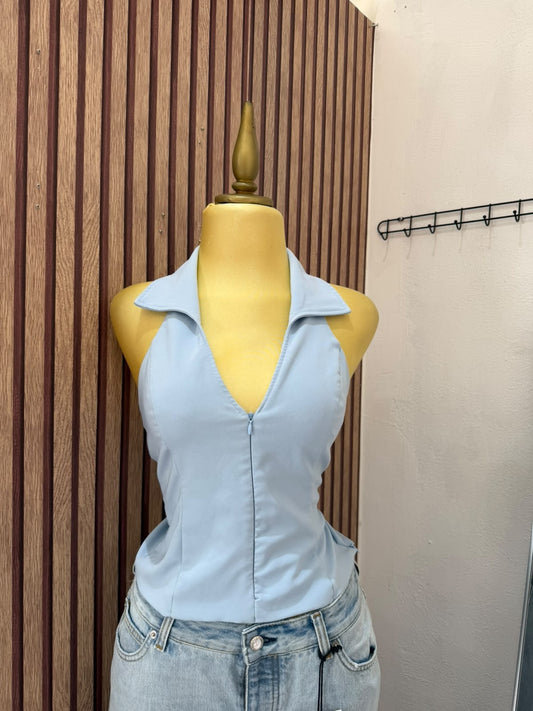 Blusa azul claro Zara sin mangas con cuello y cierre frontal