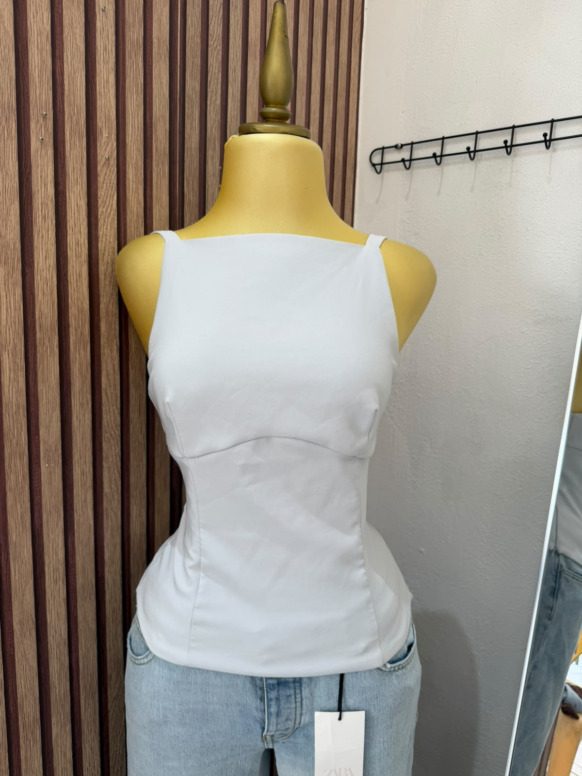 Blusa Zara azul claro con escote cuadrado, vista frontal
