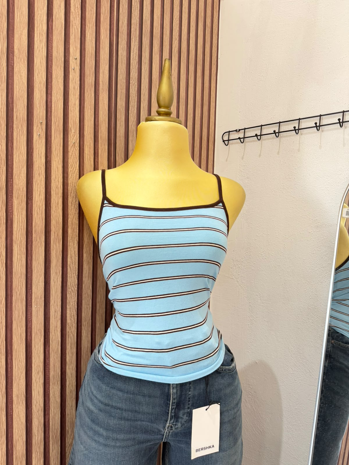 Blusa de tirante básica BERSHKA