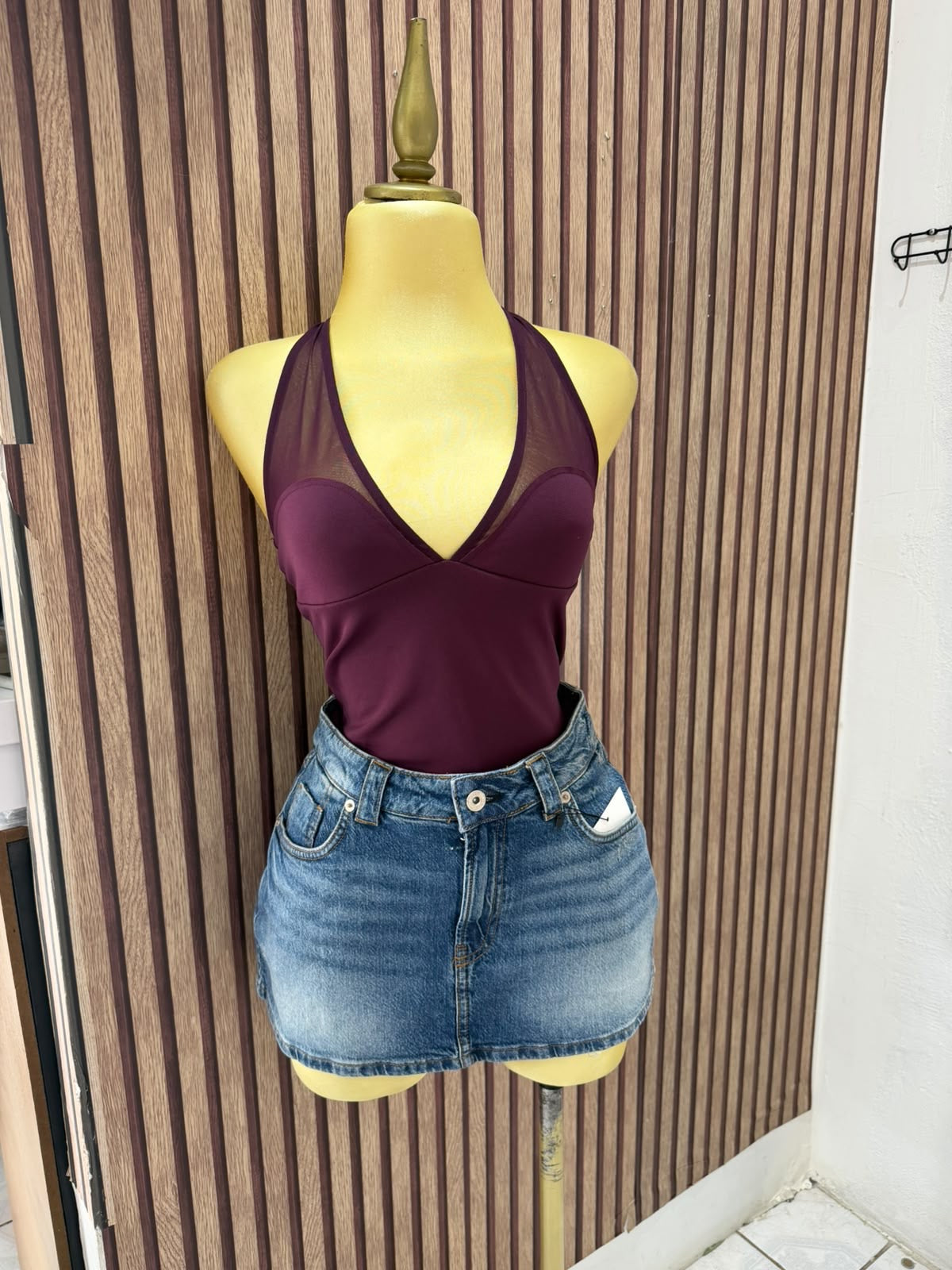 Body guinda halter con transparencias Stradivarius