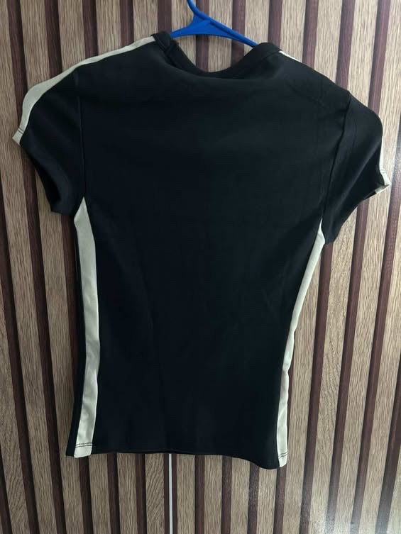 Blusa básica (BERSHKA)