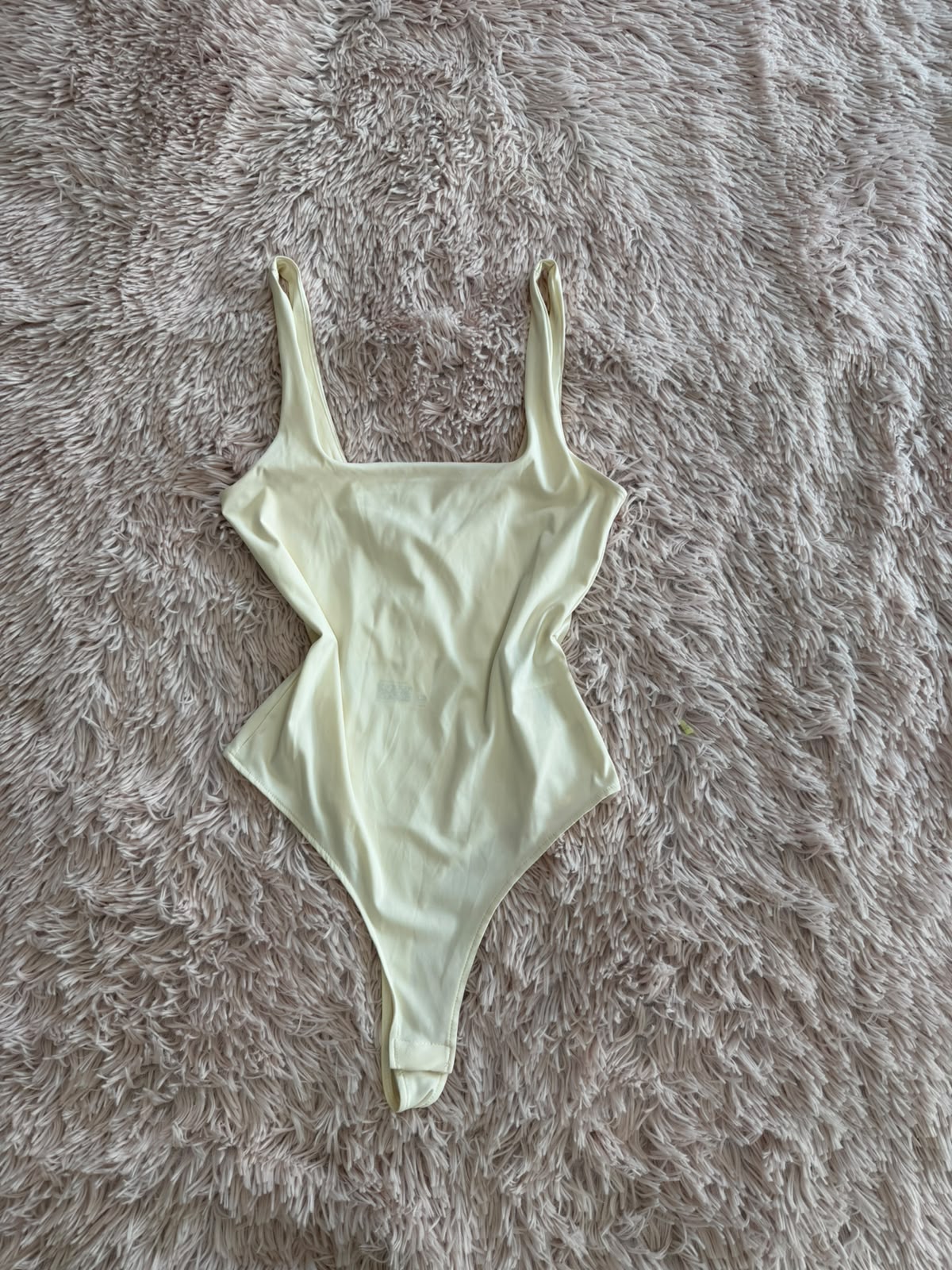 Body crema H&M de tirantes y escote cuadrado