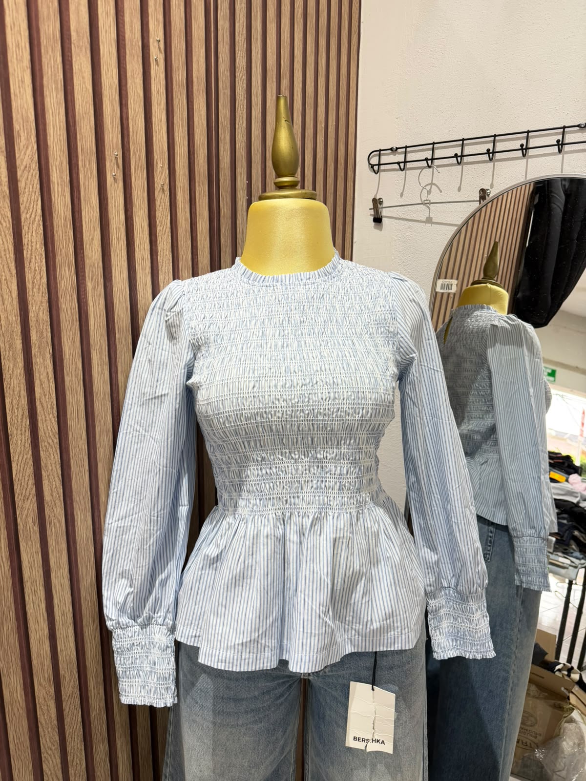 Etiqueta de talla y precio original de Sfera