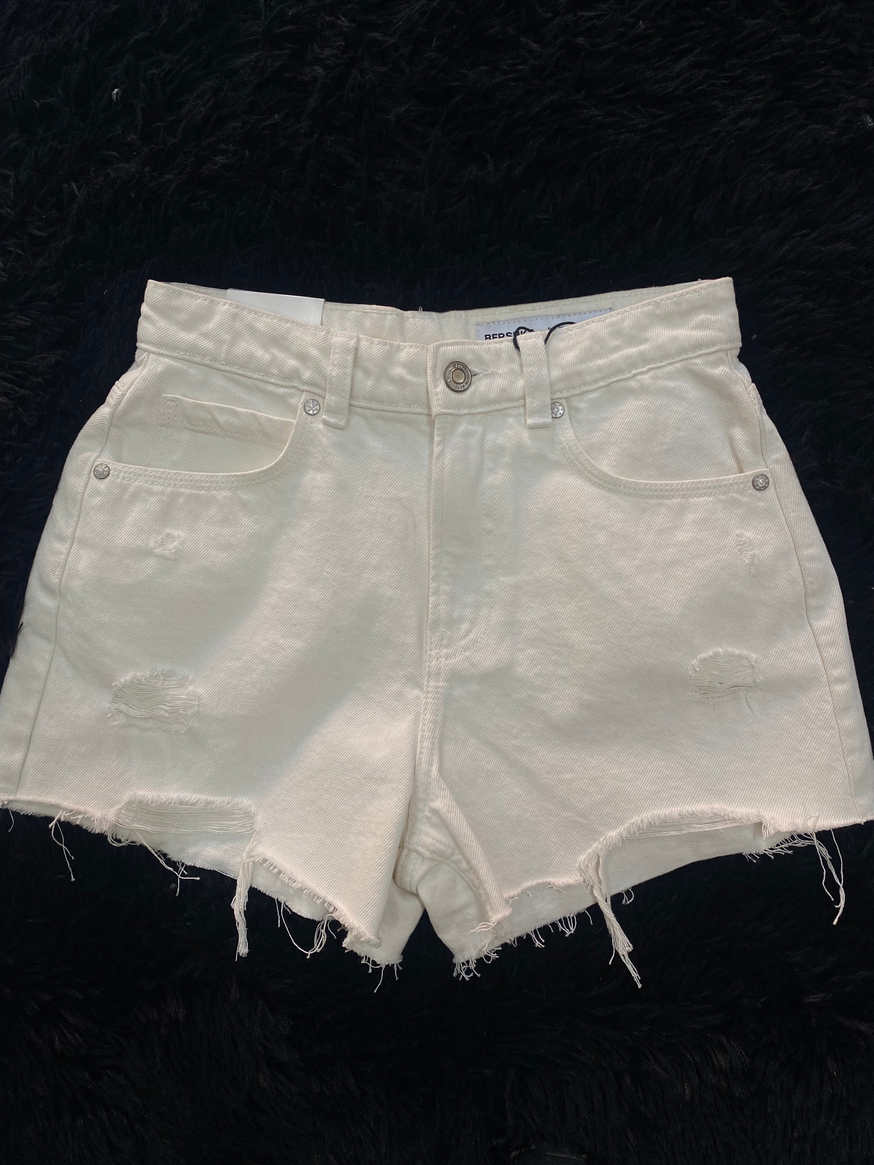 Short (BERSHKA)