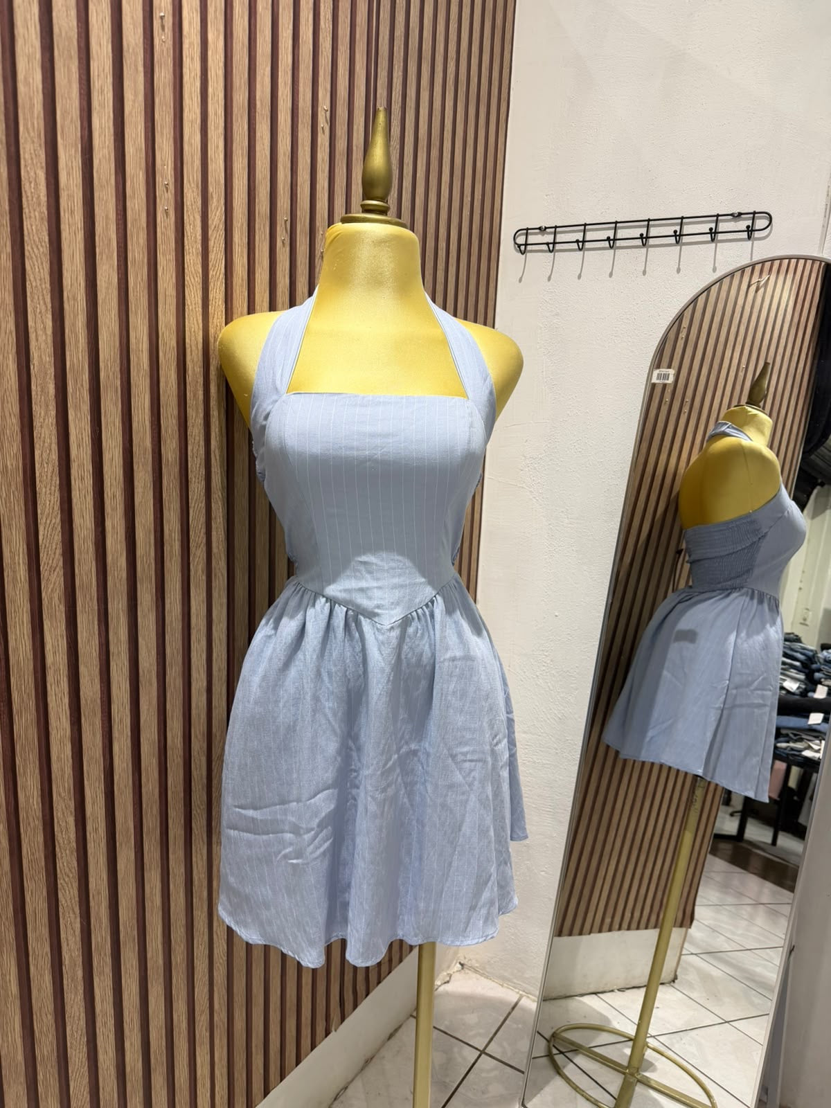 Vestido azul claro High Street halter con rayas finas