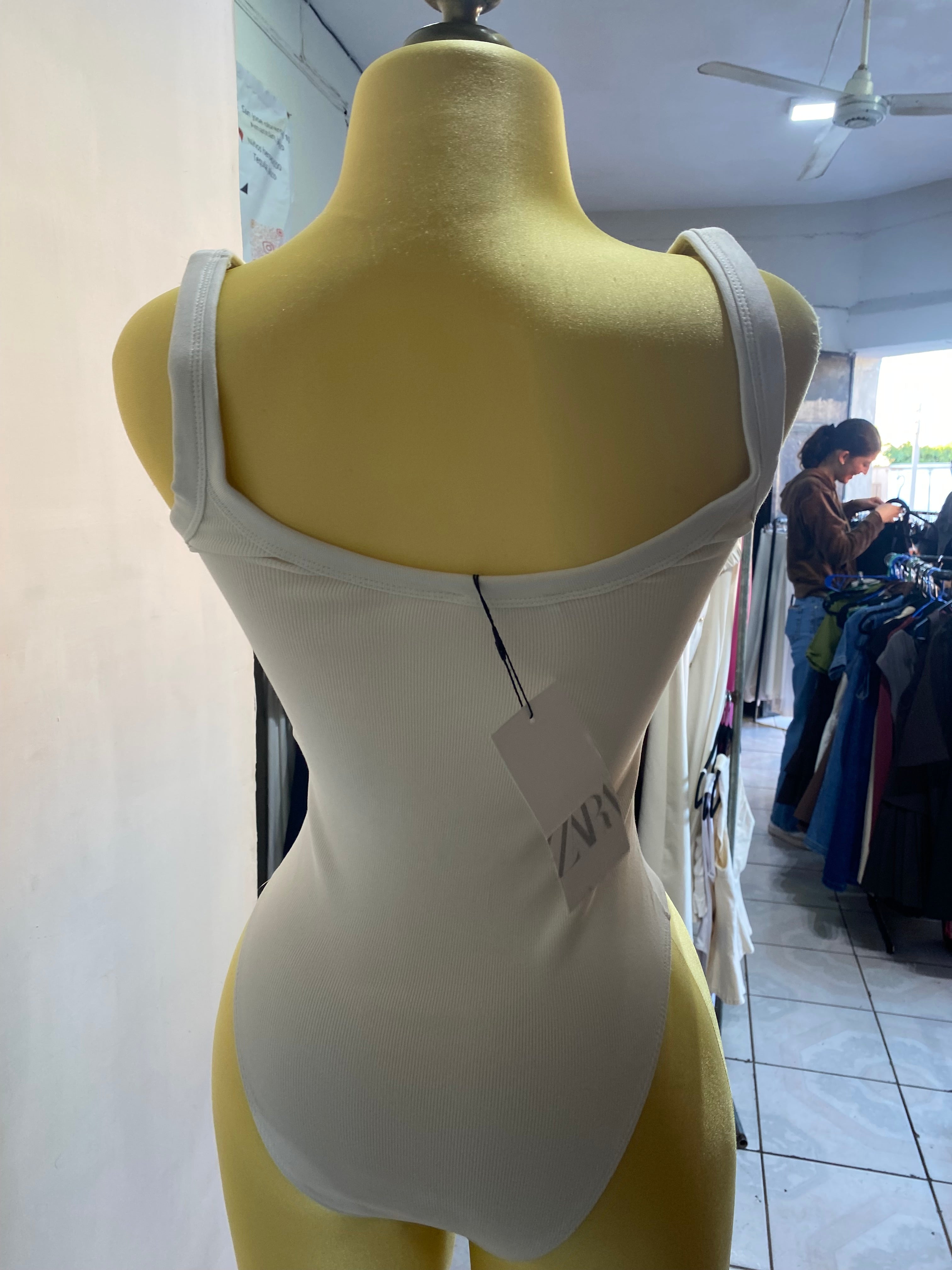 Body (ZARA)