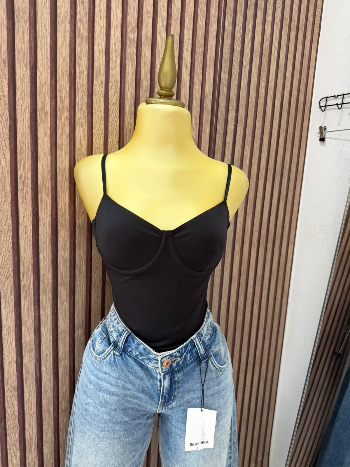 Top negro BERSHKA