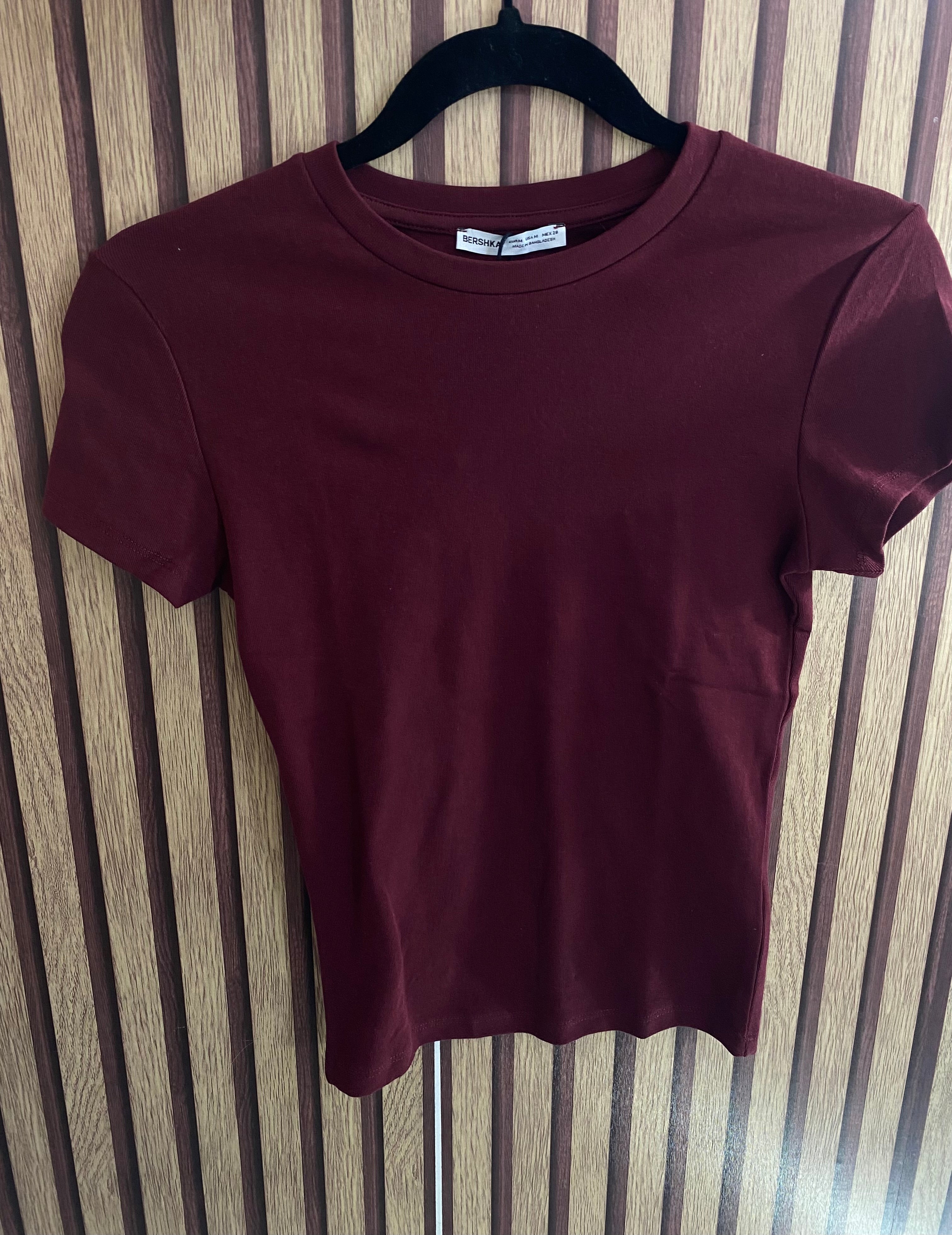 Blusa Básica (BERSHKA)