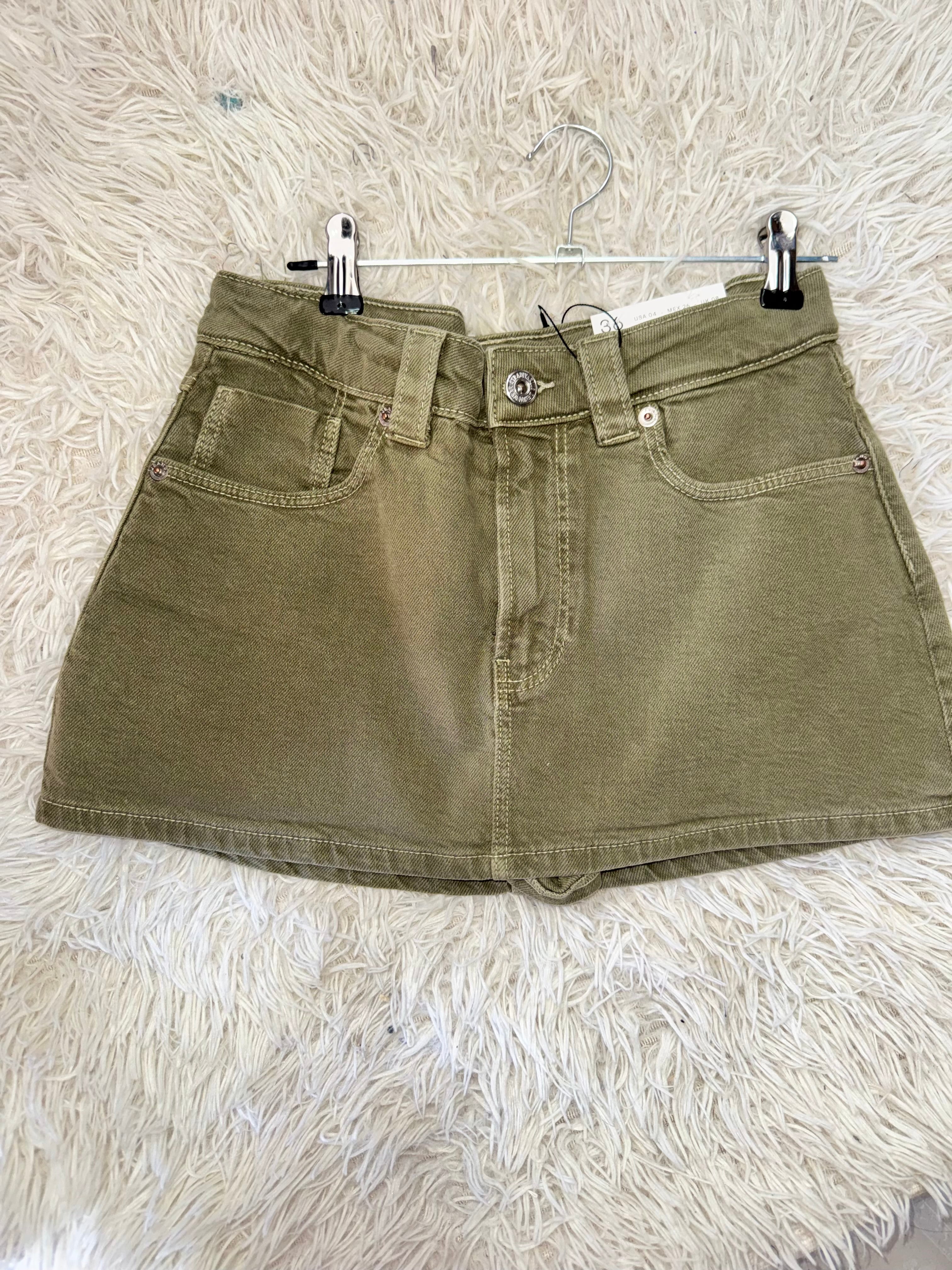 Short Falda (Stradivarius)