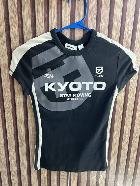 Blusa básica (BERSHKA)