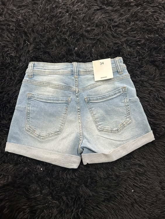 Short (BERSHKA)