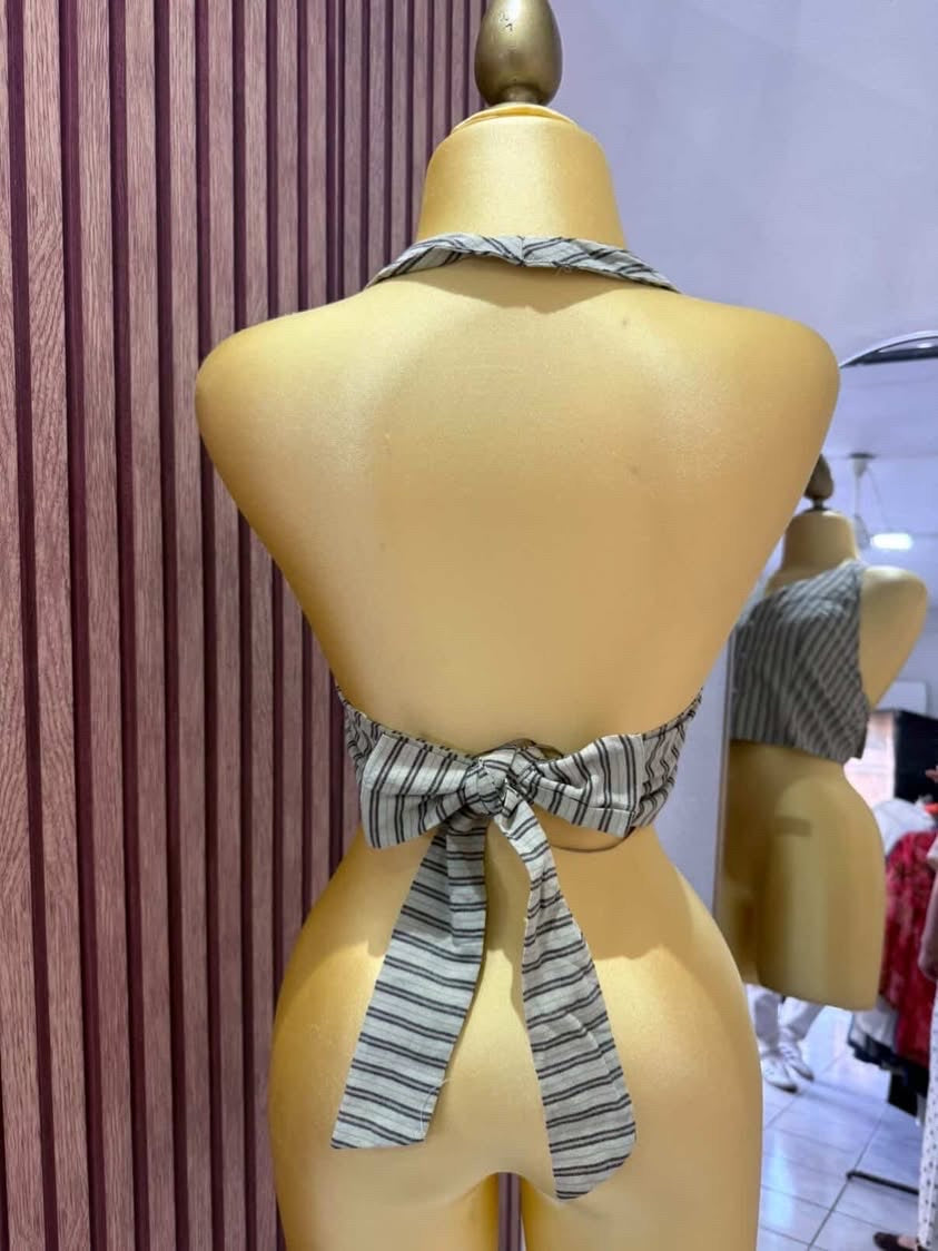 Blusa halter (PULLBEAR)