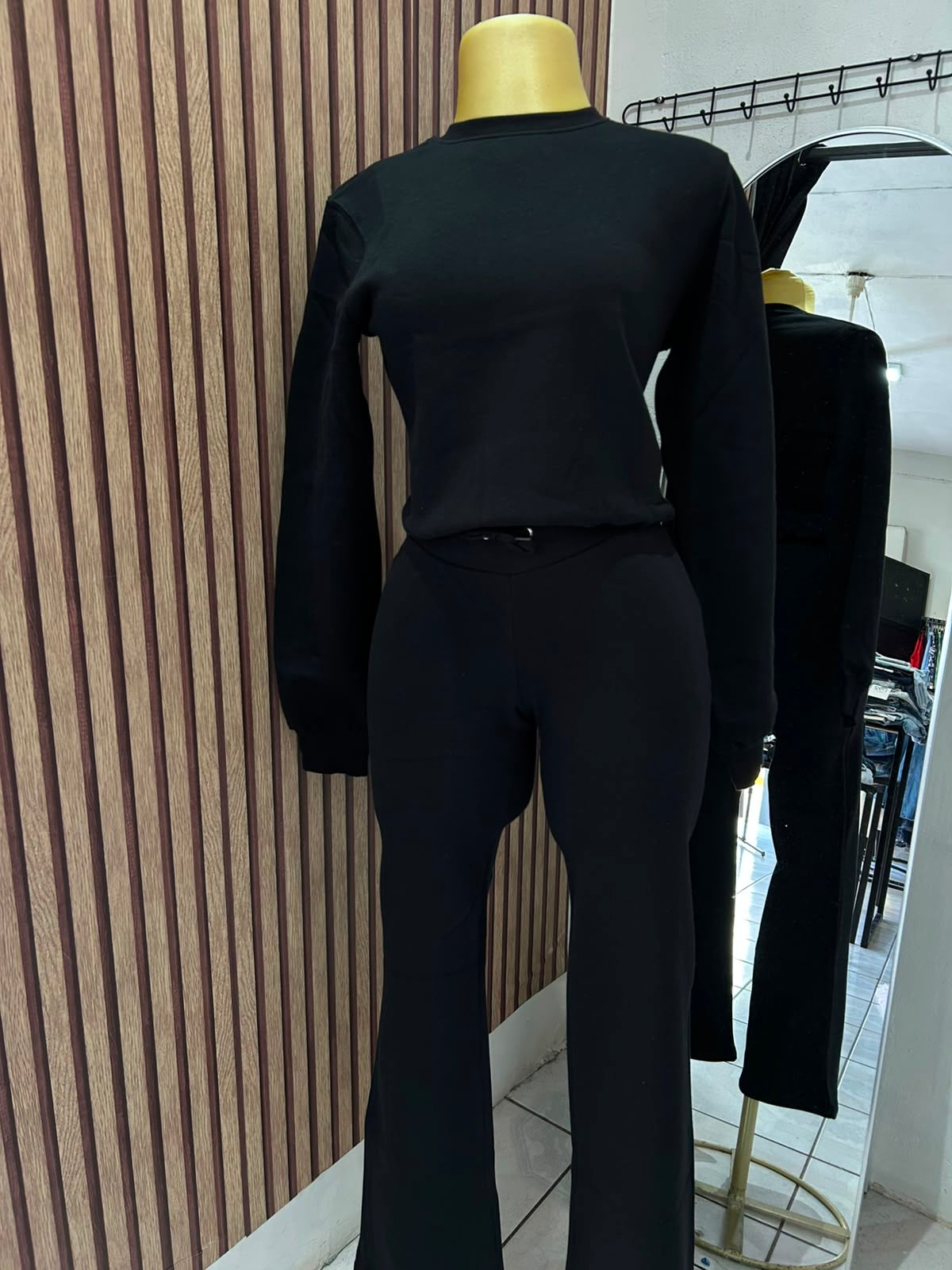 SUÉTER + LEGGINS