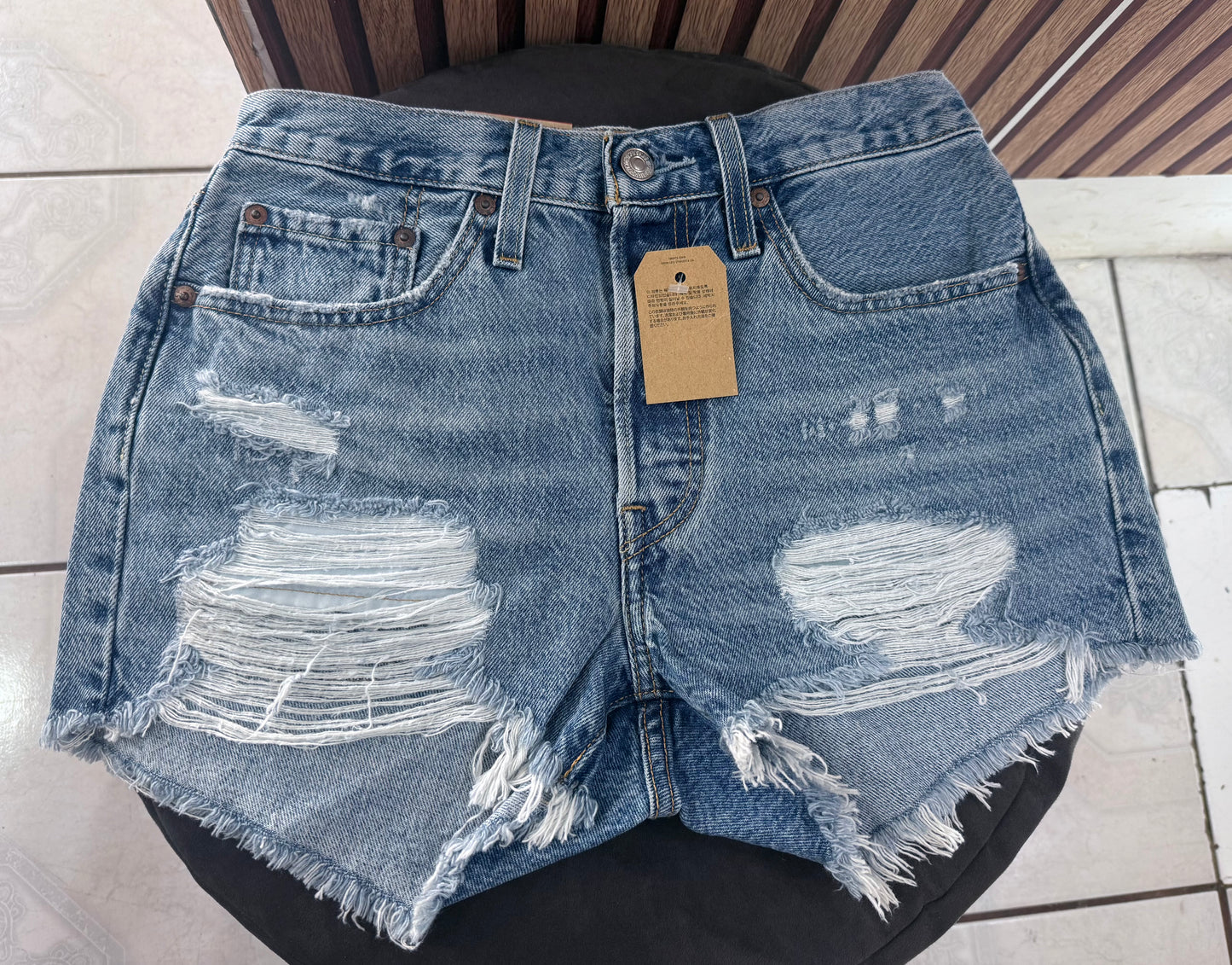 Short levis