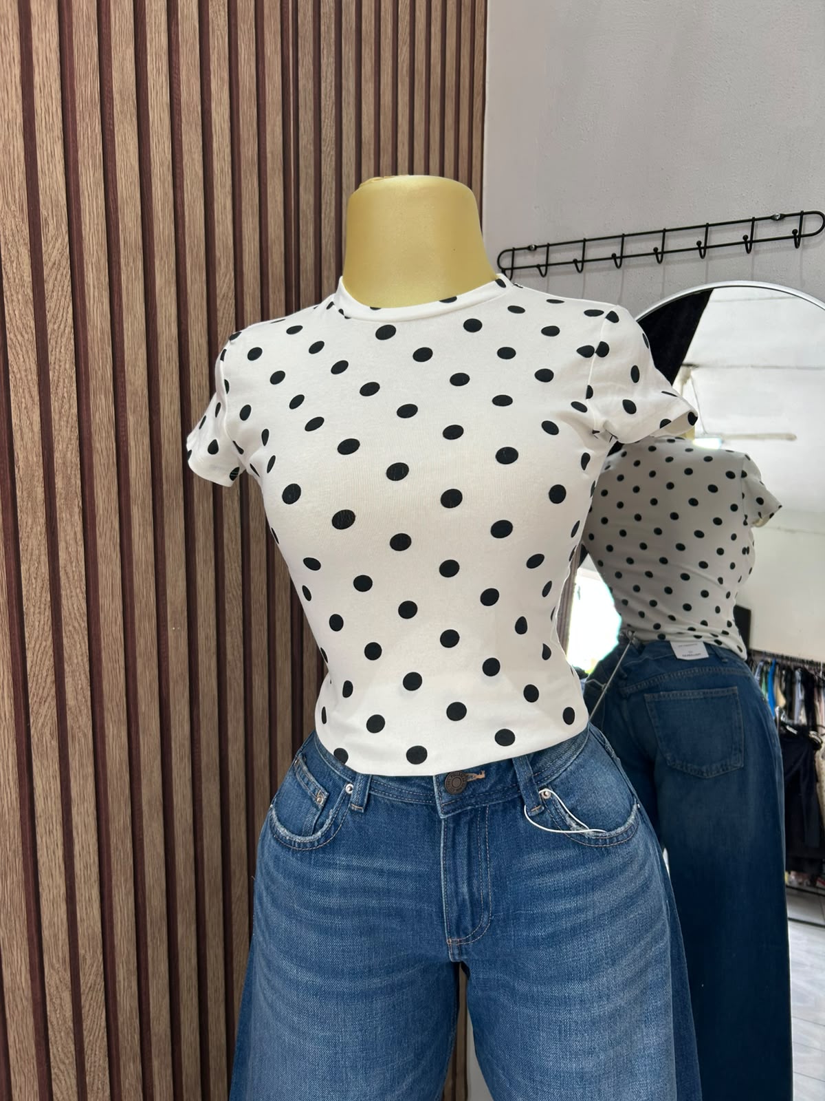 BLUSA PUNTOS BERSHKA