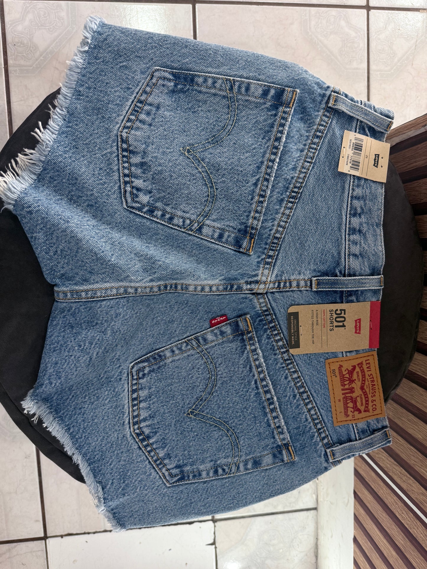 Short levis