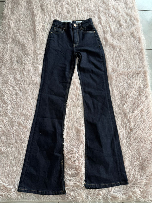 Jeans Bershka azul oscuro acampanados
