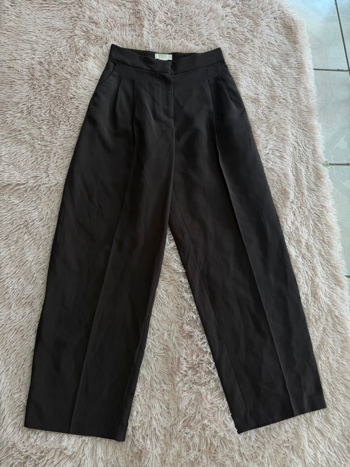 Pantalón negro H&M de pierna ancha con pinzas