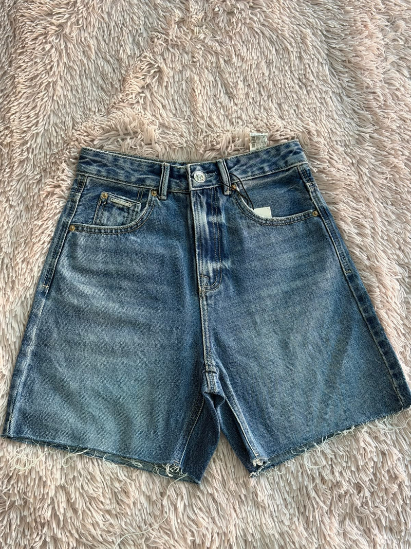 Short denim D93 azul con bajo