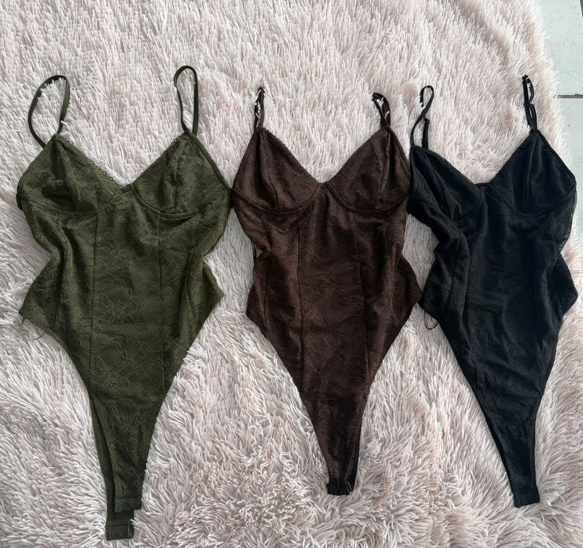Body de encaje con tirantes Stradivarius