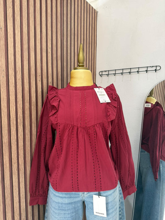 Blusa Zara guinda bordada con volantes