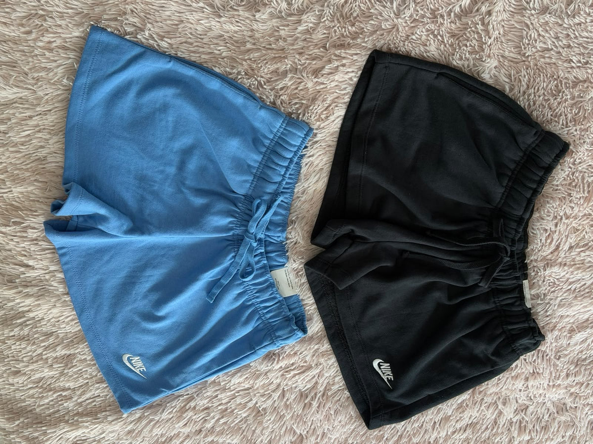 Shorts Nike en azul y negro